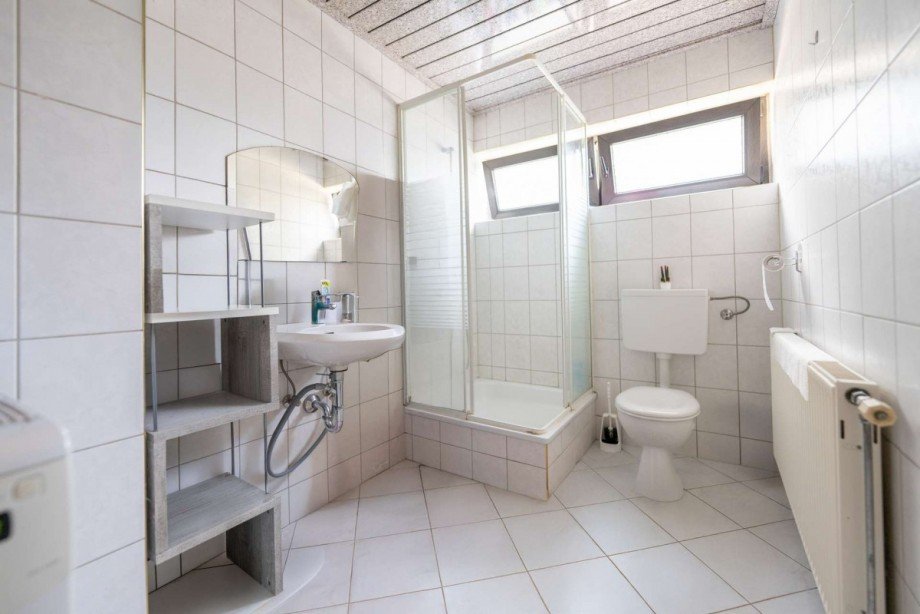 Tageslichtbad mit Dusche Mehrfamilienhaus Neustadt bei Coburg