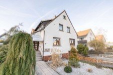 Hauptbild Zwei- bis Dreifamilien- Wohnhaus in ruhiger Lage von Sonnefeld!