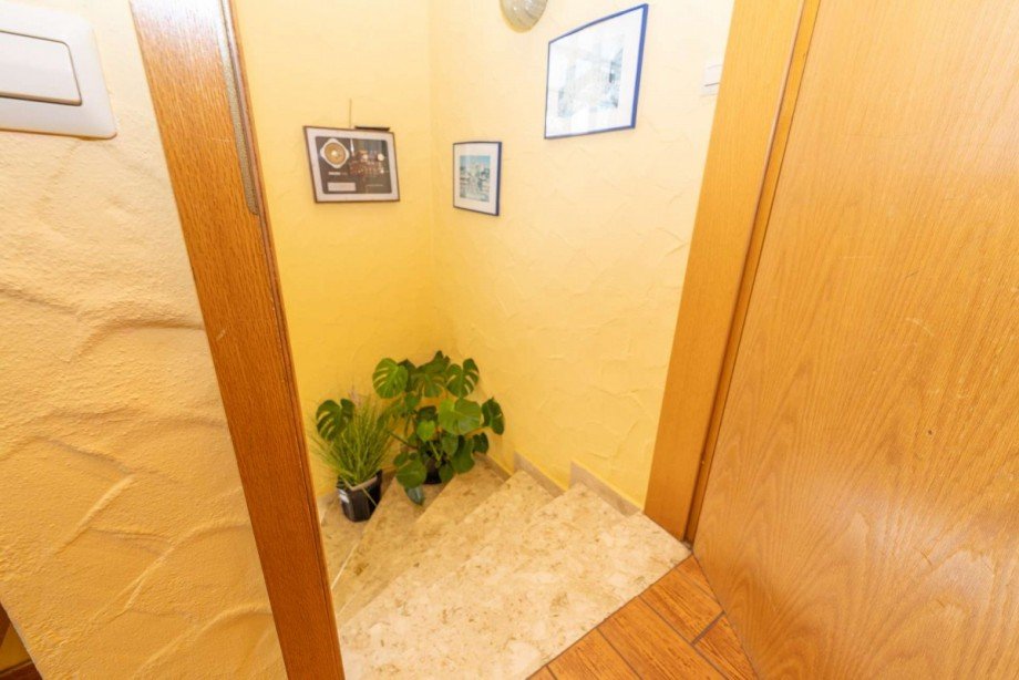 Treppe zum Dachgeschoss Wohn- / Gesch�ftshaus R�dental