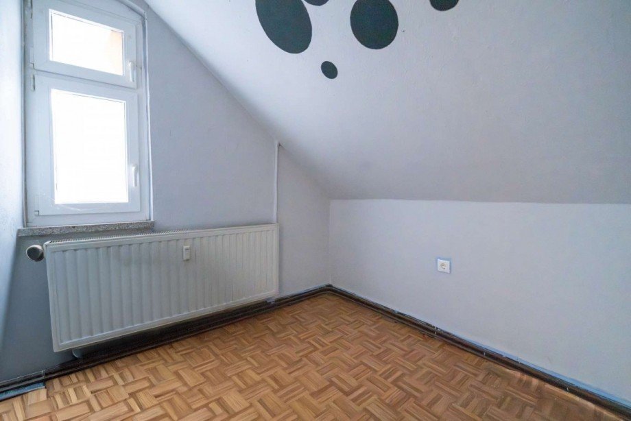 Kind/ B�ro DG rechts Mehrfamilienhaus Eisfeld