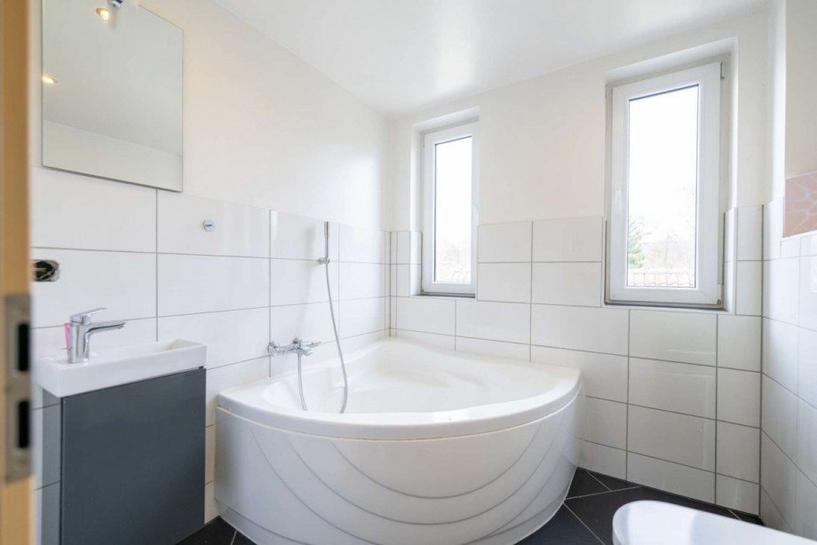 Bad mit Wanne OG Einfamilienhaus Neustadt bei Coburg
