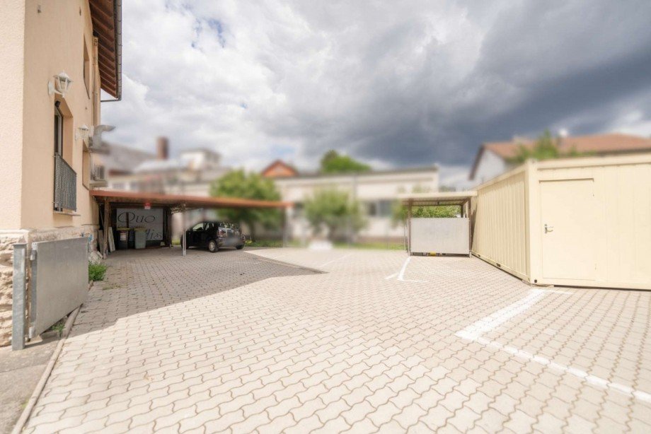 Hof Wohn- / Gesch�ftshaus R�dental