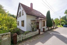 Hauptbild Gro�z�giges Einfamilienhaus mit Terrasse und zwei Garagen in Hinternah!