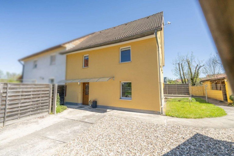 Ansicht Lautertal Haus Kleines Einfamilienhaus mit sch�nem Grundst�ck direkt in Lautertal!
