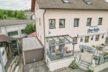 Ansicht mit Garage GELEGENHEIT! - Gepflegtes Anwesen - Gastronomie + 2 Wohnungen + Garage und Carport + Stellpl�tze!