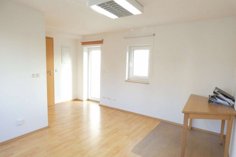Wohnbereich R�dental Terrassenwohnung 1 Zimmer Appartement mit sch�ner Terrasse und Garten in R�dental!