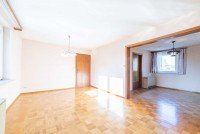 Bild (3c4d9236d58112019bdb0fea81eafe6c): Renovierungsbed�rftiges Wohnhaus zentral in Ebersdorf!