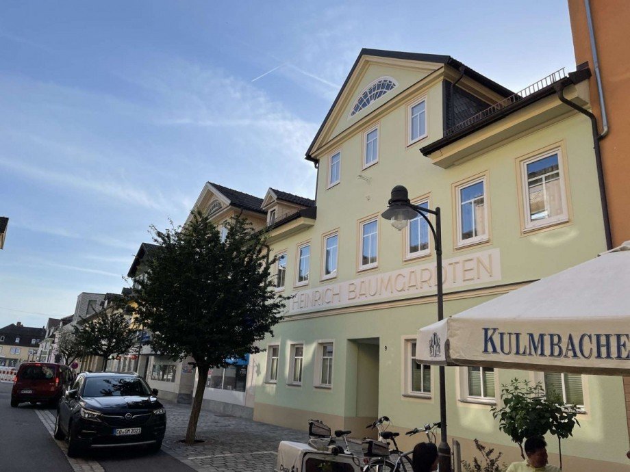 Ansicht saniertes Geb�ude in der Stra�e Mehrfamilienhaus Neustadt bei Coburg