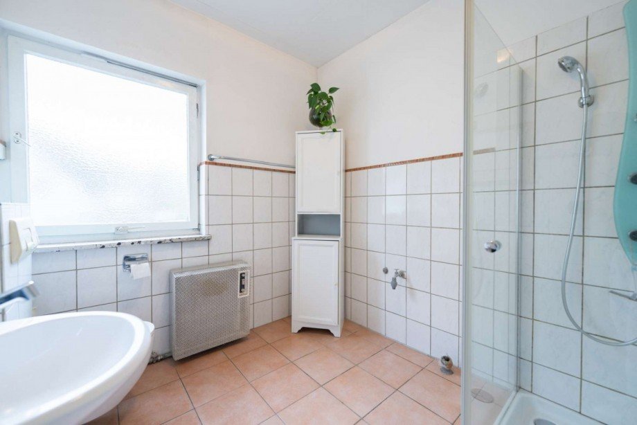 Tageslichtbad mit Dusche Einfamilienhaus Coburg