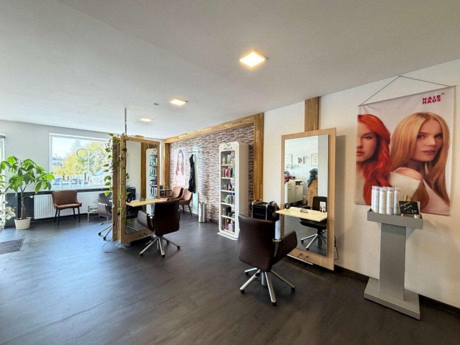 Friseursalon Wohn- / Gesch�ftshaus Eisfeld