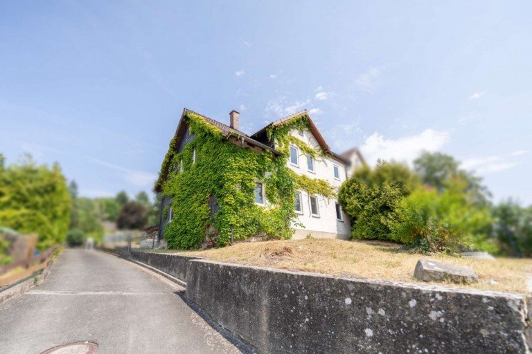 Hauptbild: In guter Lage - Haus mit Anbau und Garten - �ber 240 Quadratmeter Wohnfl�che!