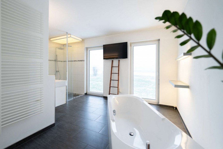 Bad mit Wanne und Dusche Obergeschoss Einfamilienhaus Neustadt bei Coburg