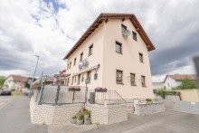 Ansicht GELEGENHEIT! - Gepflegtes Anwesen - Gastronomie + 2 Wohnungen + Garage und Carport + Stellpl�tze!