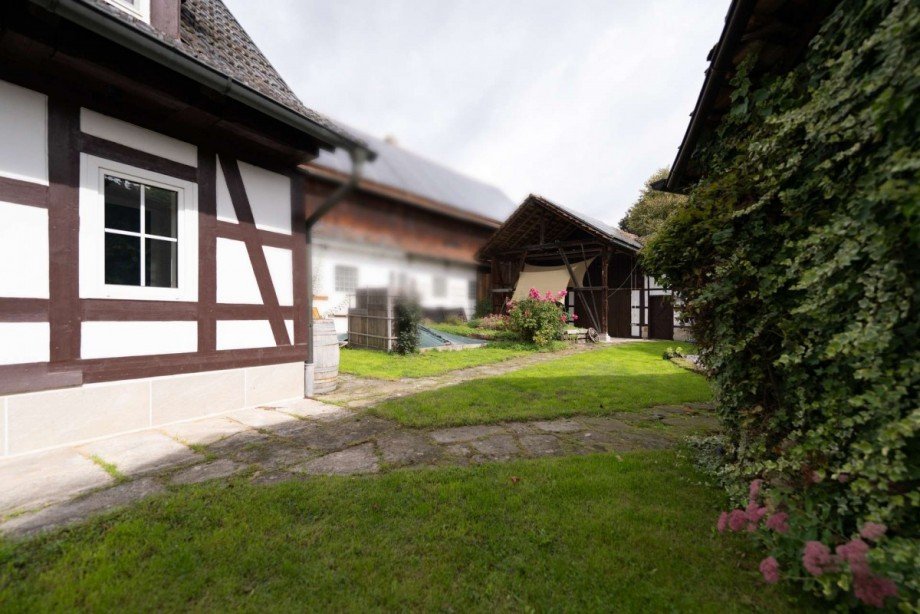 Der Innenhof - Garten und Terrassenfl�chen Einfamilienhaus Weitramsdorf