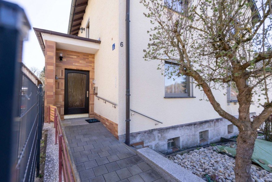 Hauseingang Zweifamilienhaus R�dental
