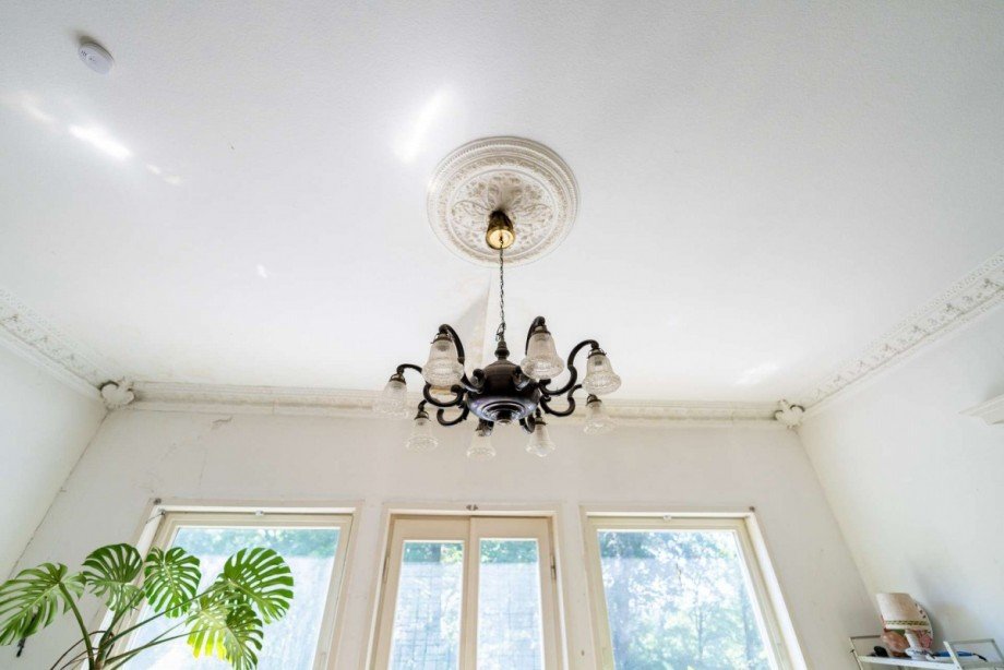 Stuckdecke Wohnzimmer 1. OG Haus Lautertal