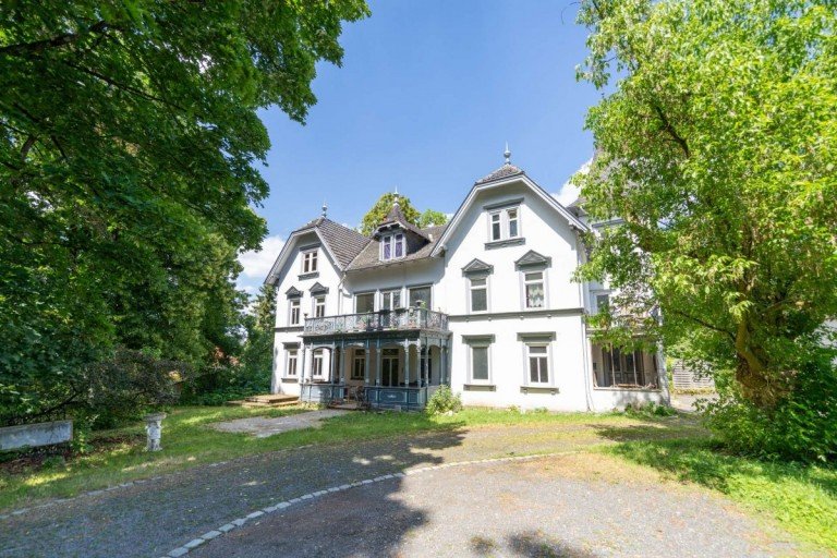 Ansicht Lautertal Haus Herrenhaus im Stil der Neurenaissance am Ortseingang von Lautertal!