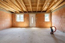 Rohbau Eingangsbereich Moderner Rohbau-Bungalow mit Energiestandard A+ - Gestalten Sie Ihr Traumhaus selbst!