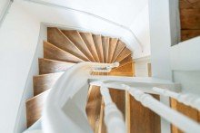 Treppenhaus Raststra�e 2 - Energetisch modernisierte Eigentumswohnung hinter historischer Fassade!