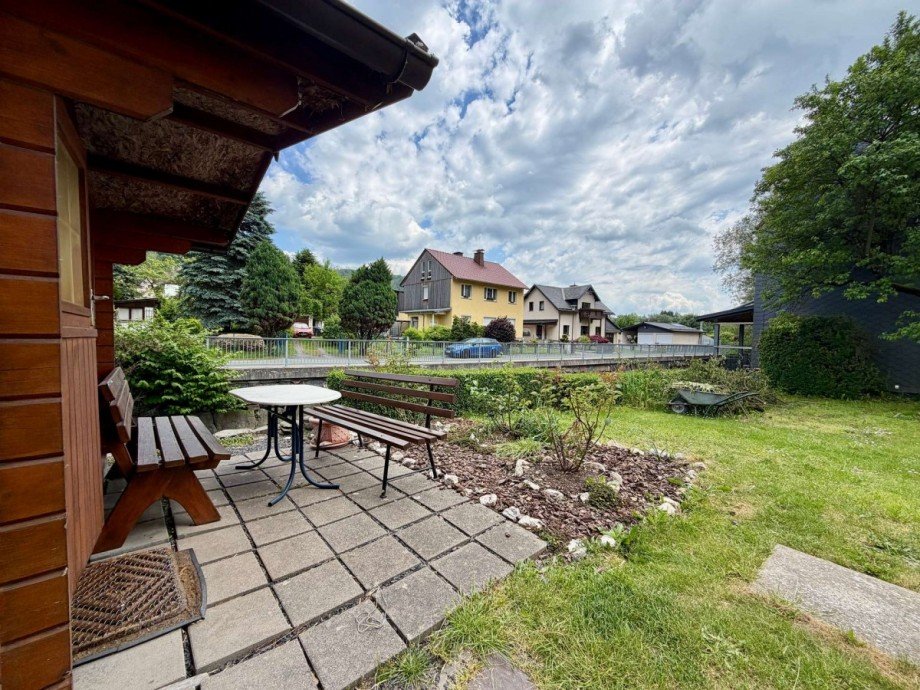 Terrasse und Gartenh�uschen Einfamilienhaus Sonneberg