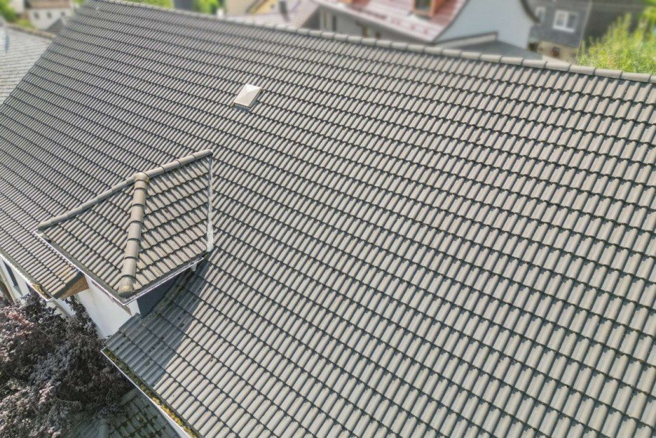 Neues Dach Wohn- / Gesch�ftshaus Frankenblick