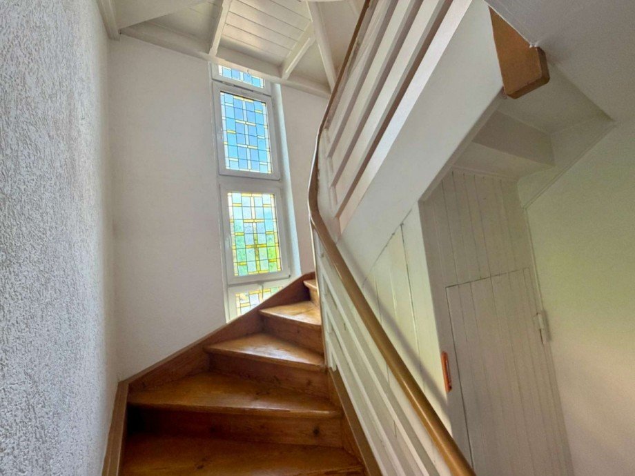 Treppe zum OG mit Bleiverglasungen Einfamilienhaus Sonneberg