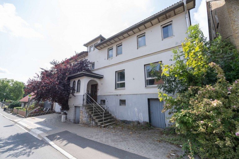 Ansicht Frankenblick Wohn- / Gesch�ftshaus Gro�es Haus mit viel Potential in Mengersgereuth-H�mmern!