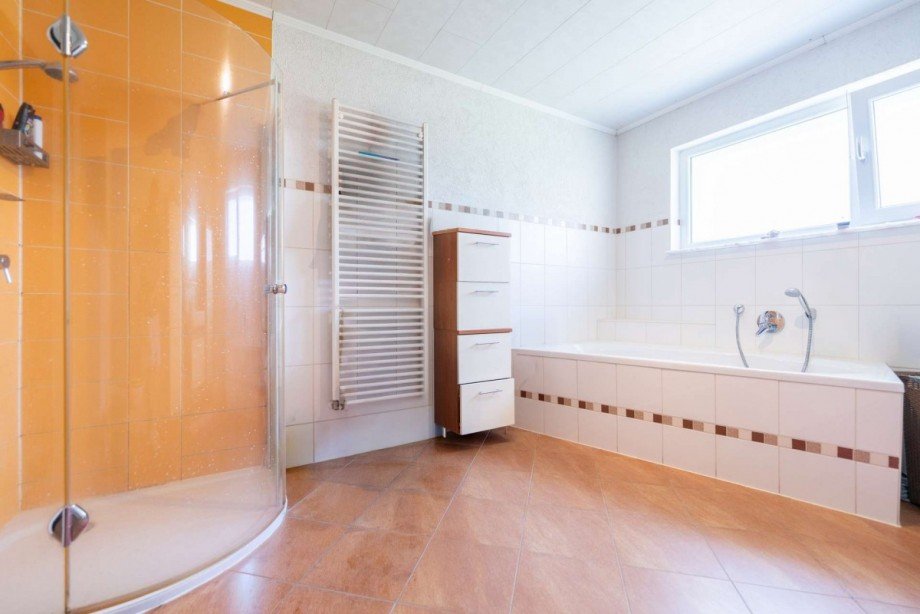 Badezimmer wohnung Wohn- / Gesch�ftshaus Eisfeld