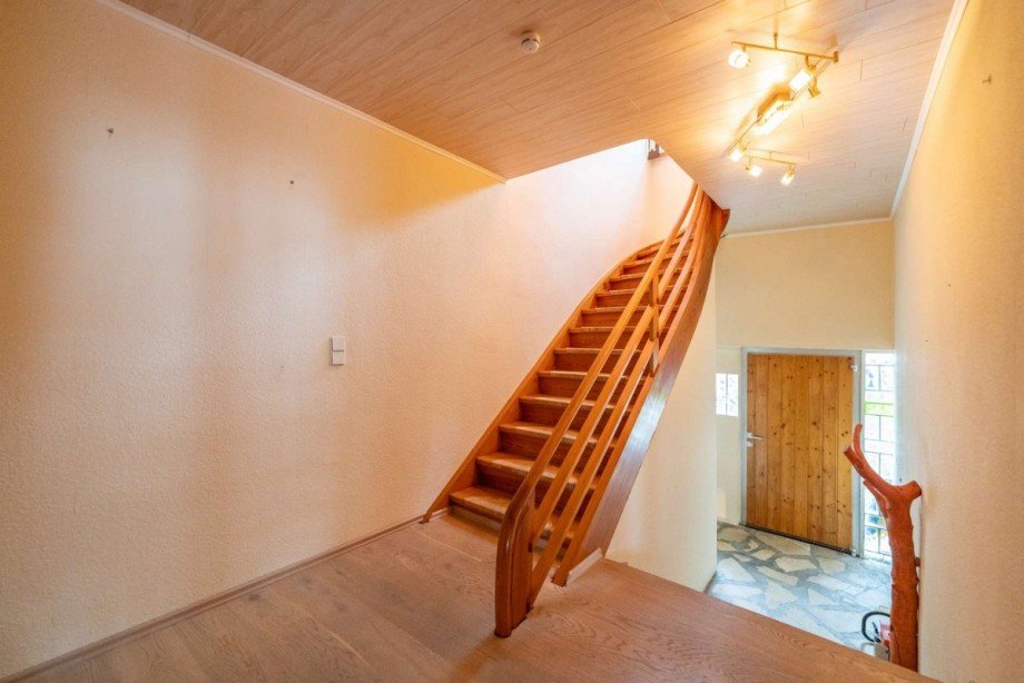 Treppe zum Obergeschoss Anbau Zweifamilienhaus Neustadt bei Coburg