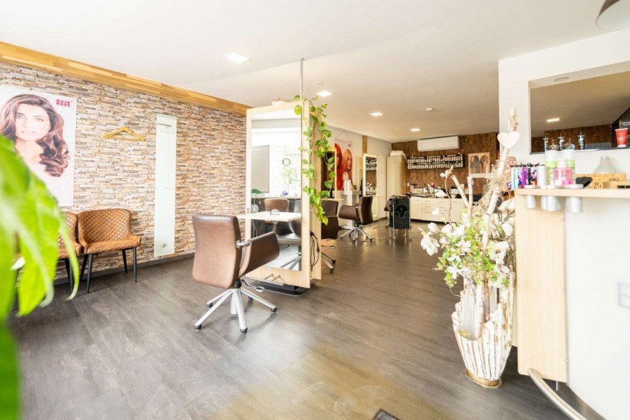 Friseursalon Wohn- / Gesch�ftshaus Eisfeld