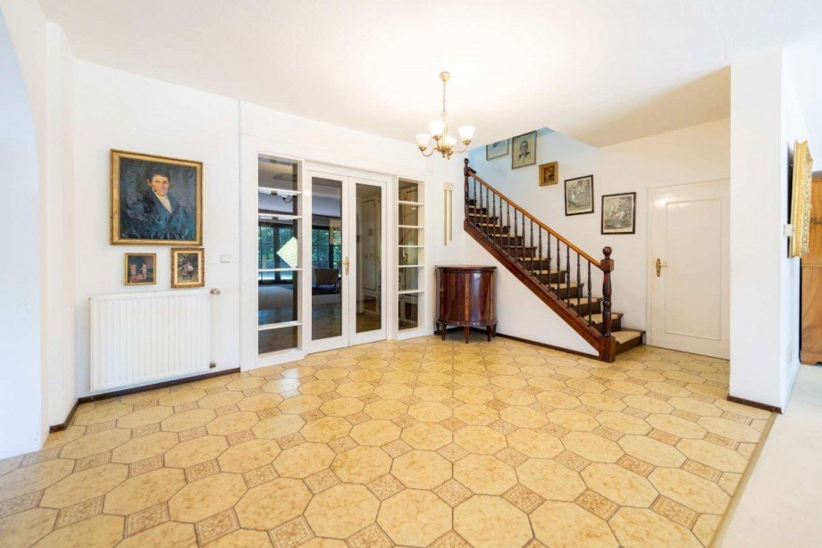 Eingangsbereich mit Treppe zum Obergeschoss Bungalow Neustadt bei Coburg