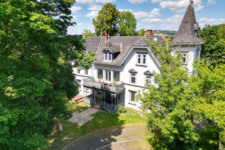 Au�enansicht Lautertal Haus Herrenhaus im Stil der Neurenaissance am Ortseingang von Lautertal!