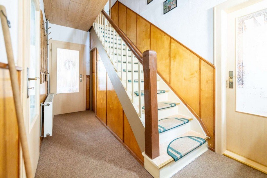 Flur mit Treppe zum Obergeschoss Einfamilienhaus Schalkau