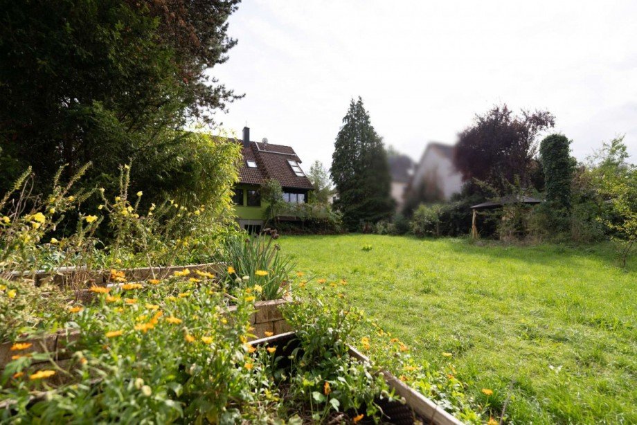 Hochbeete im Garten und gro�e Wiese Einfamilienhaus Mitwitz