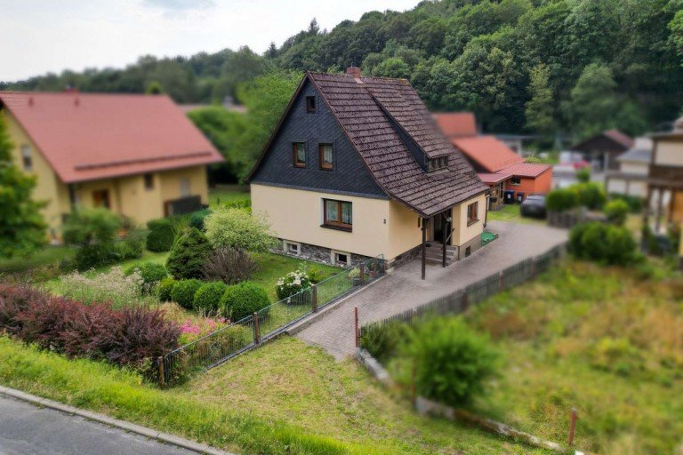 Au�enansicht Schalkau Einfamilienhaus Ein gem�tliches Zuhause in Theuern! Gepflegtes Einfamilienhaus, Grundst�ck und Garage!