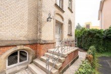 Hauseingang Raststra�e 2 - Energetisch modernisierte Eigentumswohnung hinter historischer Fassade!