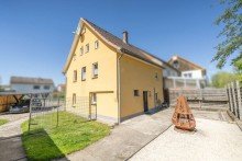 Ansicht von der Terrasse Kleines Einfamilienhaus mit sch�nem Grundst�ck direkt in Lautertal!